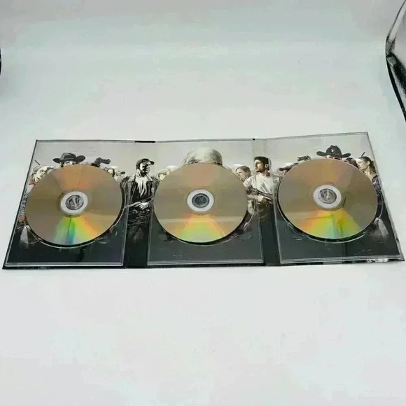 The Walking Dead Season 1 on DVD - Picture 4 of 4